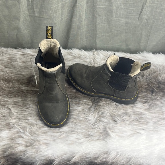 Dr. Martens Shoes - Doc Martens Leonore Chelsea Boots | Women’s 6 | Black Leather Faux Fur Lined